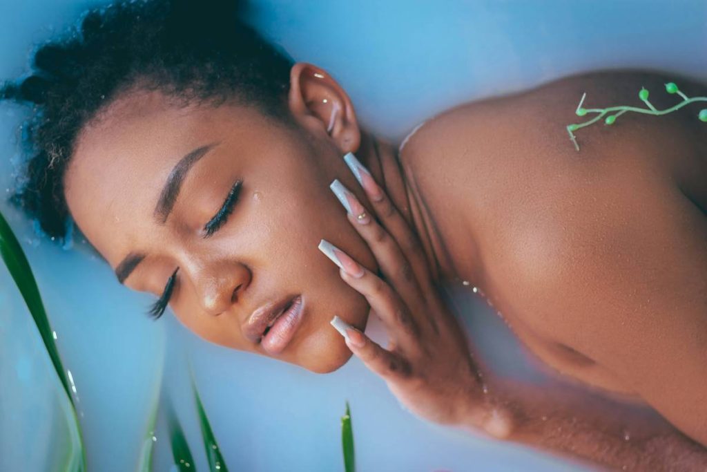 After Bath Skin Care Routine: The Derm-Approved Ritual to Lock in Hydration & Glow